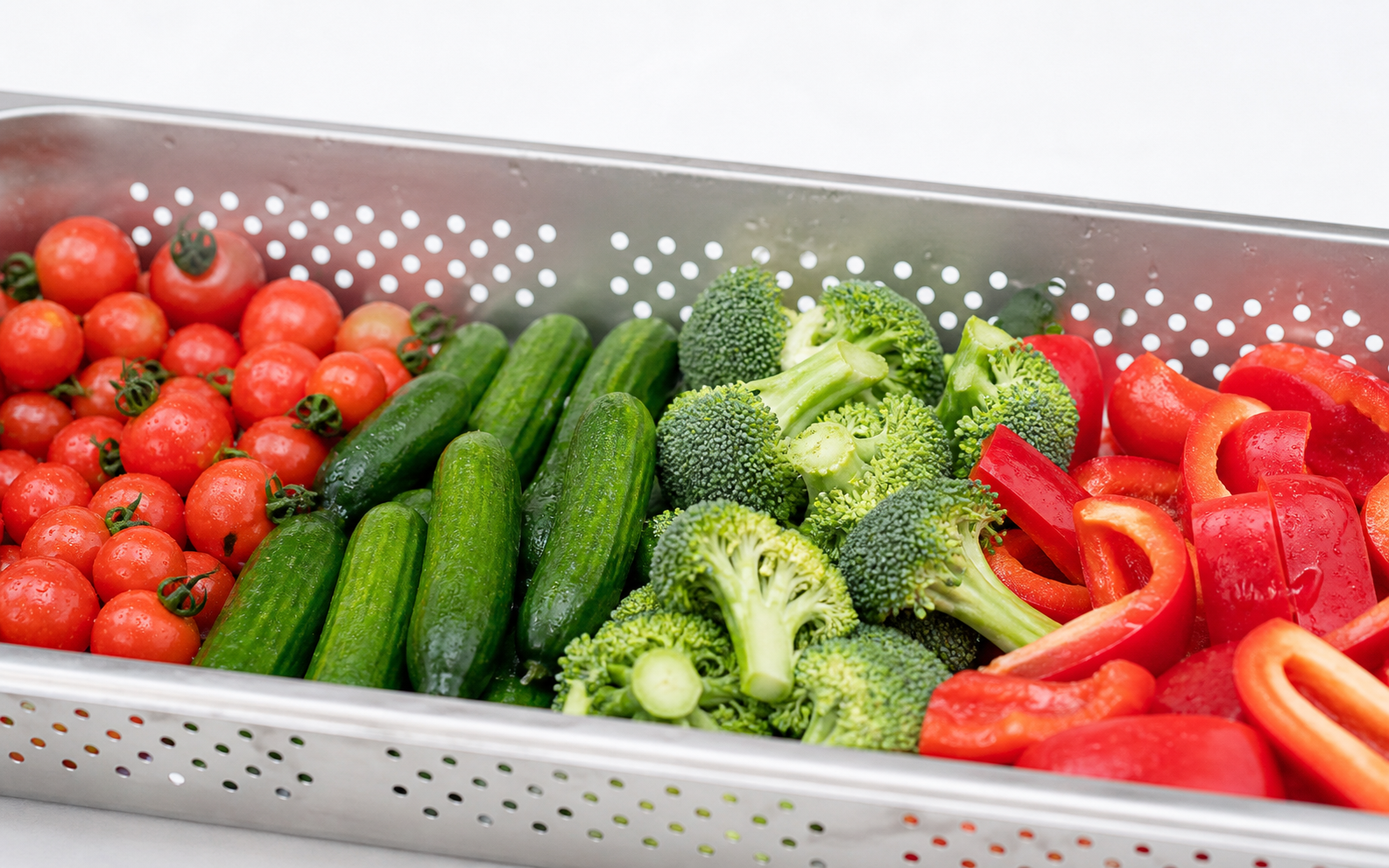 Mixed fruit and vegetable materials prepared for washing